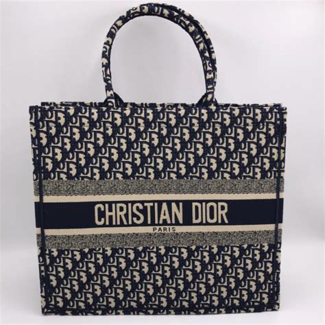 Сумка Dior Book Tote — купить по низкой цене на Яндекс 